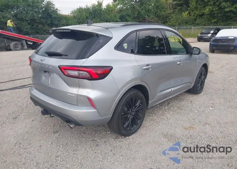 2023 Ford Escape St-Line Elite z USA, uszkodzony, nr VIN 1FMCU9PA6PUB10733